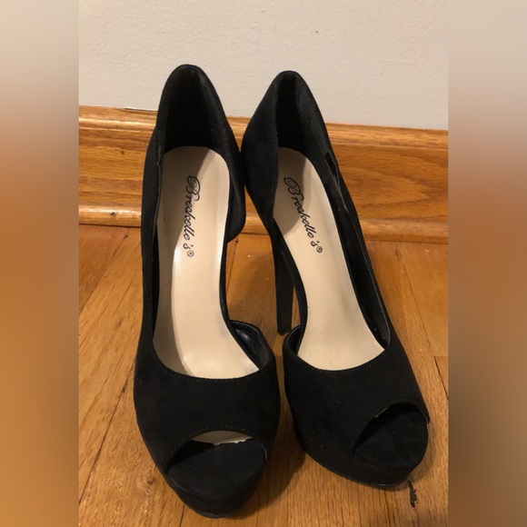Breckelles Women’s High Heels Suede Open Toe Pumps - Picture 7 of 7